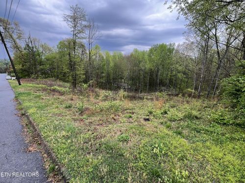 8221 Cricket Rd, Powell, TN, 37849-3926 | Card Image