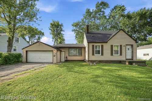 579 Lebaron Ave, Pontiac, MI, 48340-3007 | Card Image