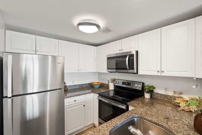 APT-2323 - 10 Museum Way, Condo with 2 bedrooms, 1 bathrooms and null parking in Cambridge MA | Image 9