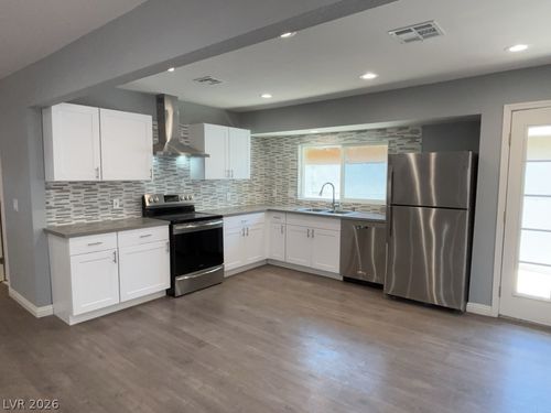 6 Brown St, Henderson, NV, 89015-5340 | Card Image