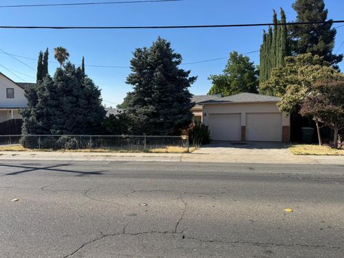 737 Franklin Ave, Yuba City, CA, 95991-5457 | Card Image