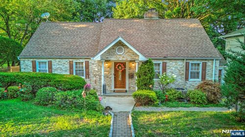 181 Lakeview Ave, Leonia, NJ, 07605-1541 | Card Image