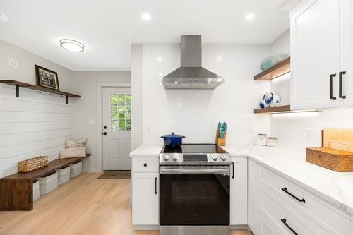 a-302 Western Ave, Gloucester, MA, 01930-4055 | Card Image