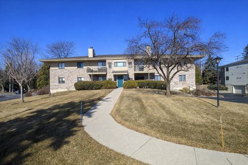 h-112 E Freistadt Road, Thiensville, WI, 53092 | Card Image