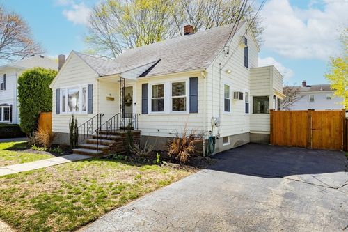7 Linden Rd, Peabody, MA, 01960-6411 | Card Image