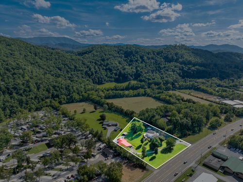 1155 Wears Valley Rd, Pigeon Forge, TN, 37863-7709 | Card Image