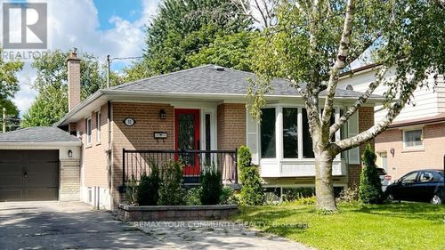 b-32 Collins Cres, Aurora, ON, L4G2W2 | Card Image