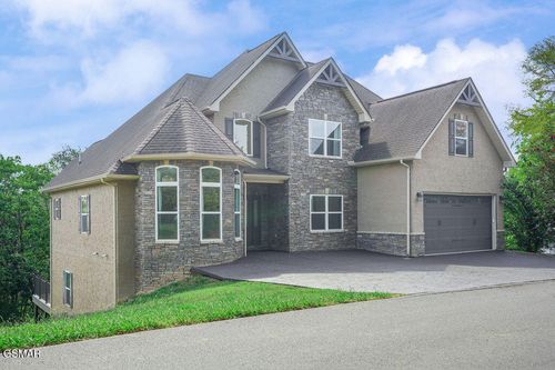 1202 Foxwood Dr, Sevierville, TN, 37862-6002 | Card Image