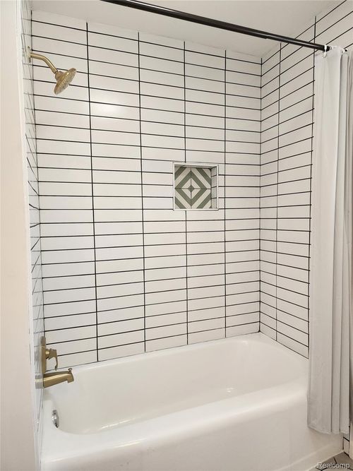 14334 Sunbury St, Livonia, MI, 48154-4552 | Card Image