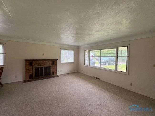 23695 E Second St, House other with 3 bedrooms, 1 bathrooms and null parking in Grand Rapids OH | Image 6
