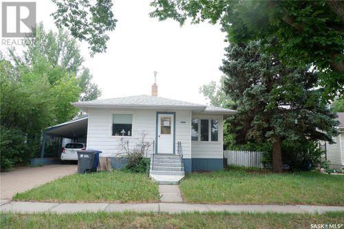 220 6th Ave E, Assiniboia, SK, S0H0B0 | Card Image
