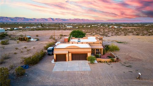3904 N Egar Rd, Golden Valley, AZ, 86413-8338 | Card Image