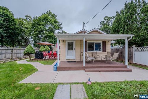 68 Maple St, Bridgewater, NJ, 08807-2753 | Card Image