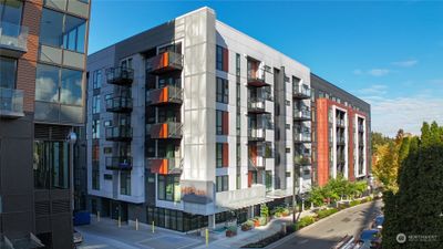 225 - 1085 103rd Avenue Ne, Condo with 1 bedrooms, 1 bathrooms and 1 parking in Bellevue WA | Image 1