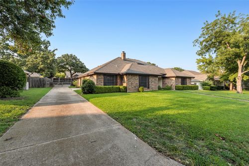 2422 Axminster Dr, Grand Prairie, TX, 75050-2003 | Card Image
