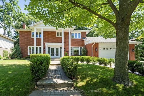 1480 Ballyclare Dr, Mississauga, ON, L5C1J5 | Card Image