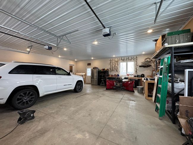Garage interior | Image 40