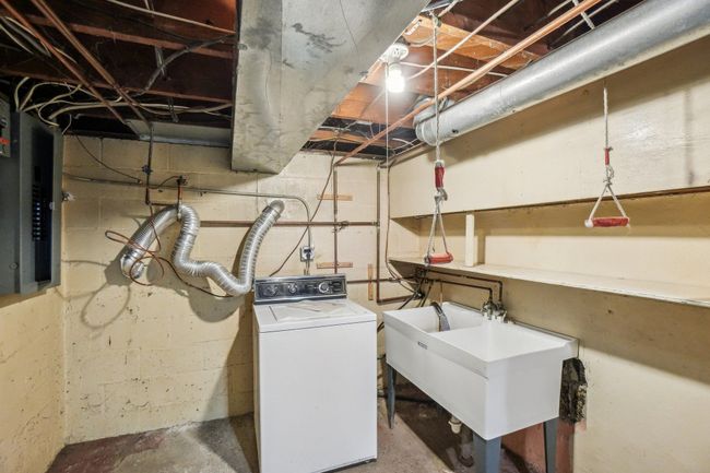 2155 Avondale St, House other with 3 bedrooms, 3 bathrooms and null parking in Sylvan Lake MI | Image 33