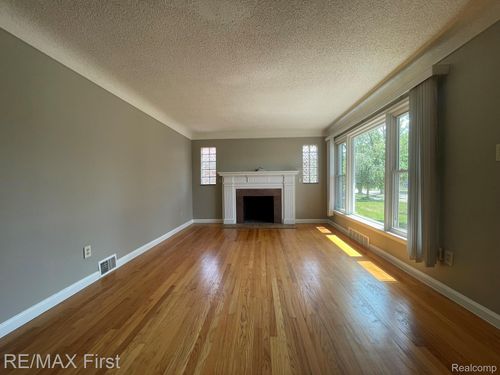 17073 Ego Ave, Eastpointe, MI, 48021-3005 | Card Image