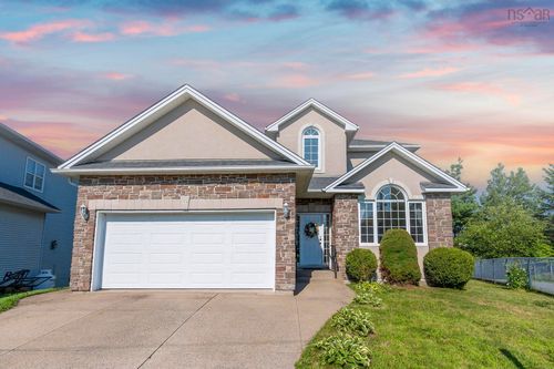 86 Stone Gate Dr, House with 5 bedrooms, 4 bathrooms and 2 parking in Halifax NS | Card Image