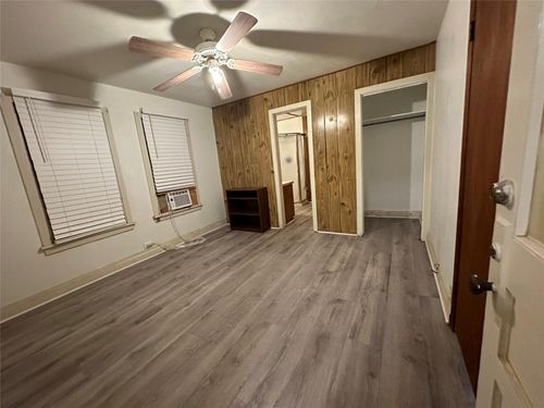 618 S 6th St, Kenedy, TX, 78119-3133 | Card Image