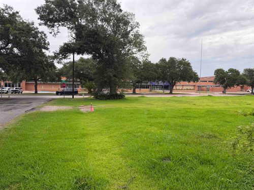 703 Holland Ave, Port Neches, TX, 77651-2910 | Card Image