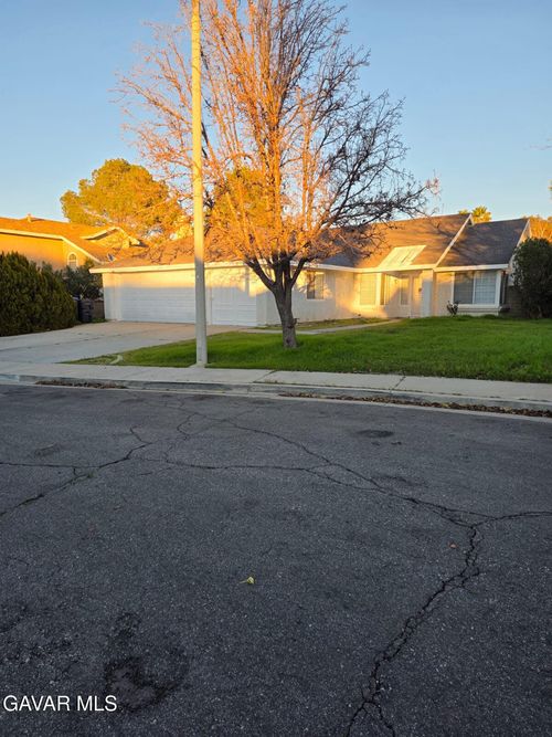 37422 Morning Cir, Palmdale, CA, 93550-2518 | Card Image