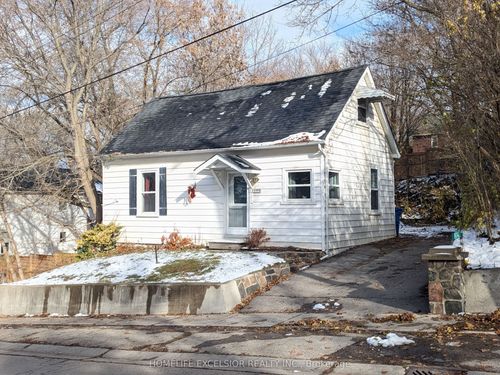 19043 Centre St, Mount Albert, ON, L0G1M0 | Card Image