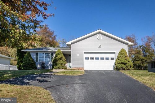 111 Price Dr, BRIDGEWATER, VA, 22812-1656 | Card Image