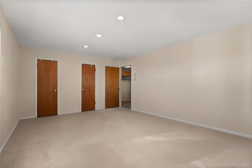 a2-534 Bedford Ave, Bellmore, NY, 11710-3546 | Card Image