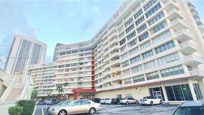 628 - 1817 S Ocean Dr, Condo with 2 bedrooms, 2 bathrooms and null parking in Hallandale Beach FL | Image 1