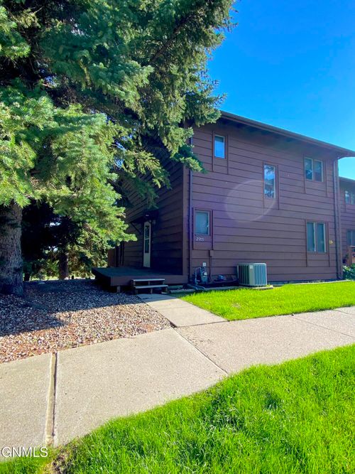 2909 Winnipeg Dr, Bismarck, ND, 58503-0448 | Card Image