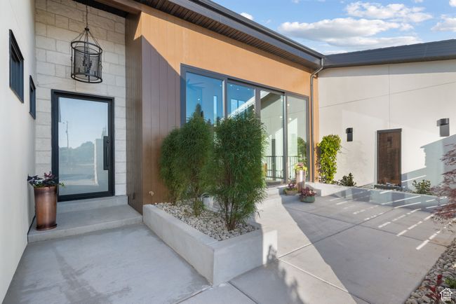 Property entrance | Image 9