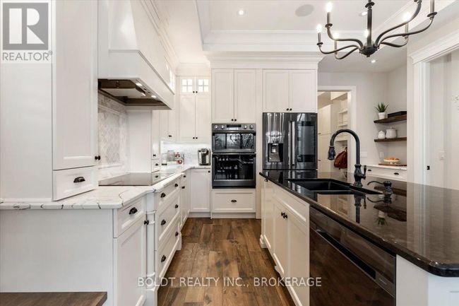 1107 Balfour St, House other with 6 bedrooms, 4 bathrooms and 6 parking in Fenwick ON | Image 12