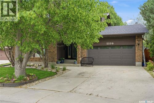 2206 Hanover Cres E, Regina, SK, S4V0Z6 | Card Image