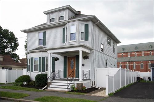 8 Lake Ave, Lynn, MA, 01904-2751 | Card Image