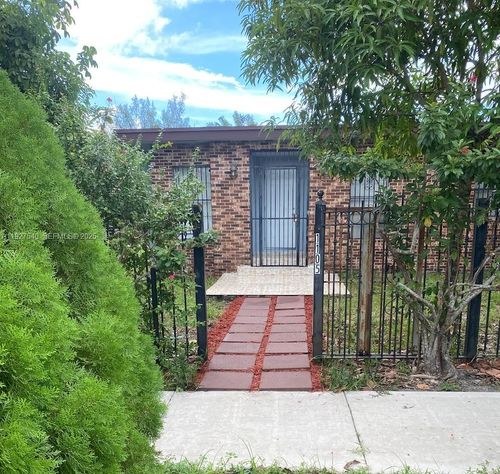 1105 Ne 112th St, MIAMI, FL, 33161-6847 | Card Image