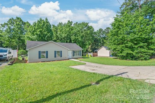 425 Austin Dr, Charlotte, NC, 28213-6242 | Card Image