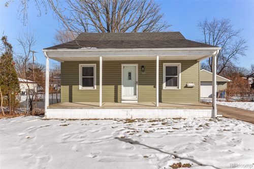 4429 Croissant St, Dearborn Heights, MI, 48125-3323 | Card Image