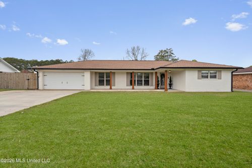 821 Auburn Dr, Biloxi, MS, 39532-3217 | Card Image