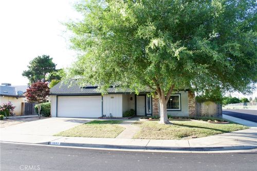 1583 Celeste Ave, Clovis, CA, 93611-1404 | Card Image