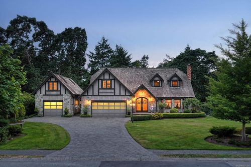 2773 Arbutus Rd, Victoria, BC, V8N5X8 | Card Image