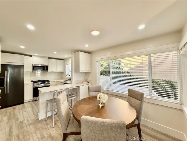 827 Cliff Dr, Condo with 2 bedrooms, 2 bathrooms and 1 parking in Laguna Beach CA | Image 7