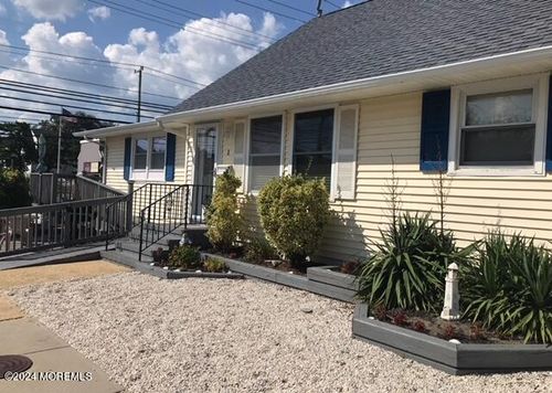 1 E 29th St, LONG BEACH TOWNSHIP, NJ, 08008-2562 | Card Image