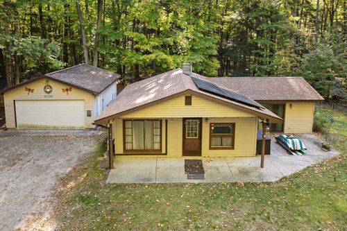 8702 Deadstream Rd, Honor, MI, 49640-9770 | Card Image