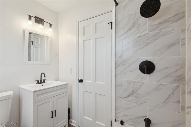 Full bathroom with tub. | Image 23