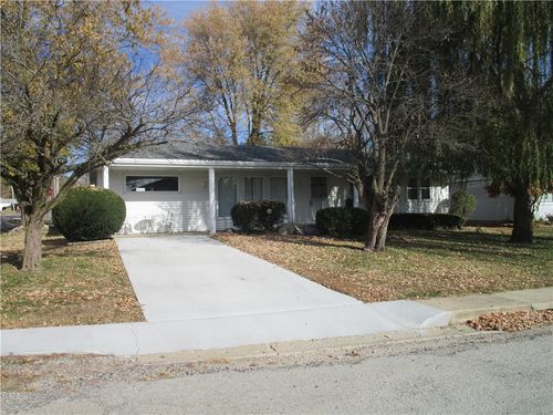 800 Progress St, Pana, IL, 62557-1815 | Card Image