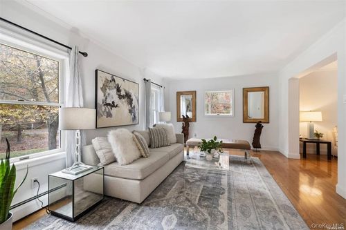 4 Wooded Ln, Hampton Bays, NY, 11946-1123 | Card Image