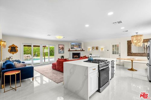 2011 N San Antonio Rd, Palm Springs, CA, 92262-3914 | Card Image