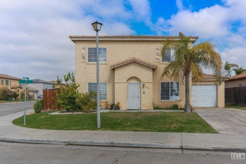 4402 Valpariso Way, Bakersfield, CA, 93307-2887 | Card Image